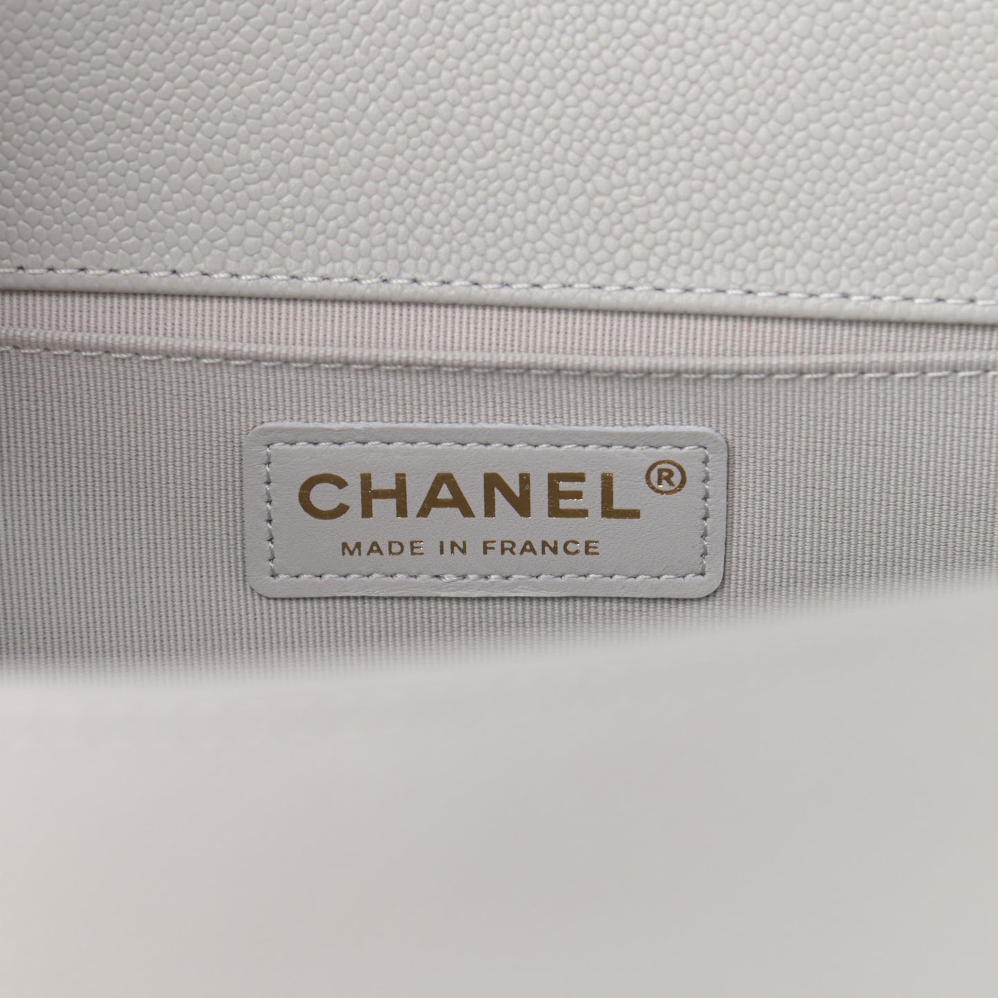 Caviar Quilted Medium Boy Flap Light Grey