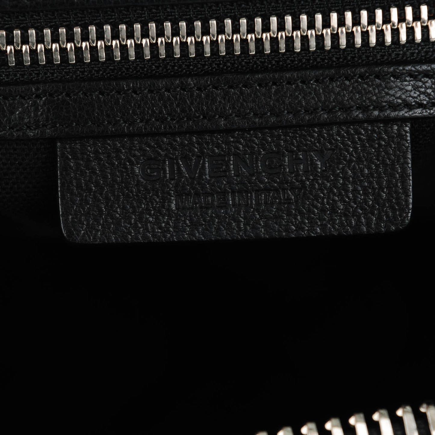 Sugar Goatskin Medium Antigona Black