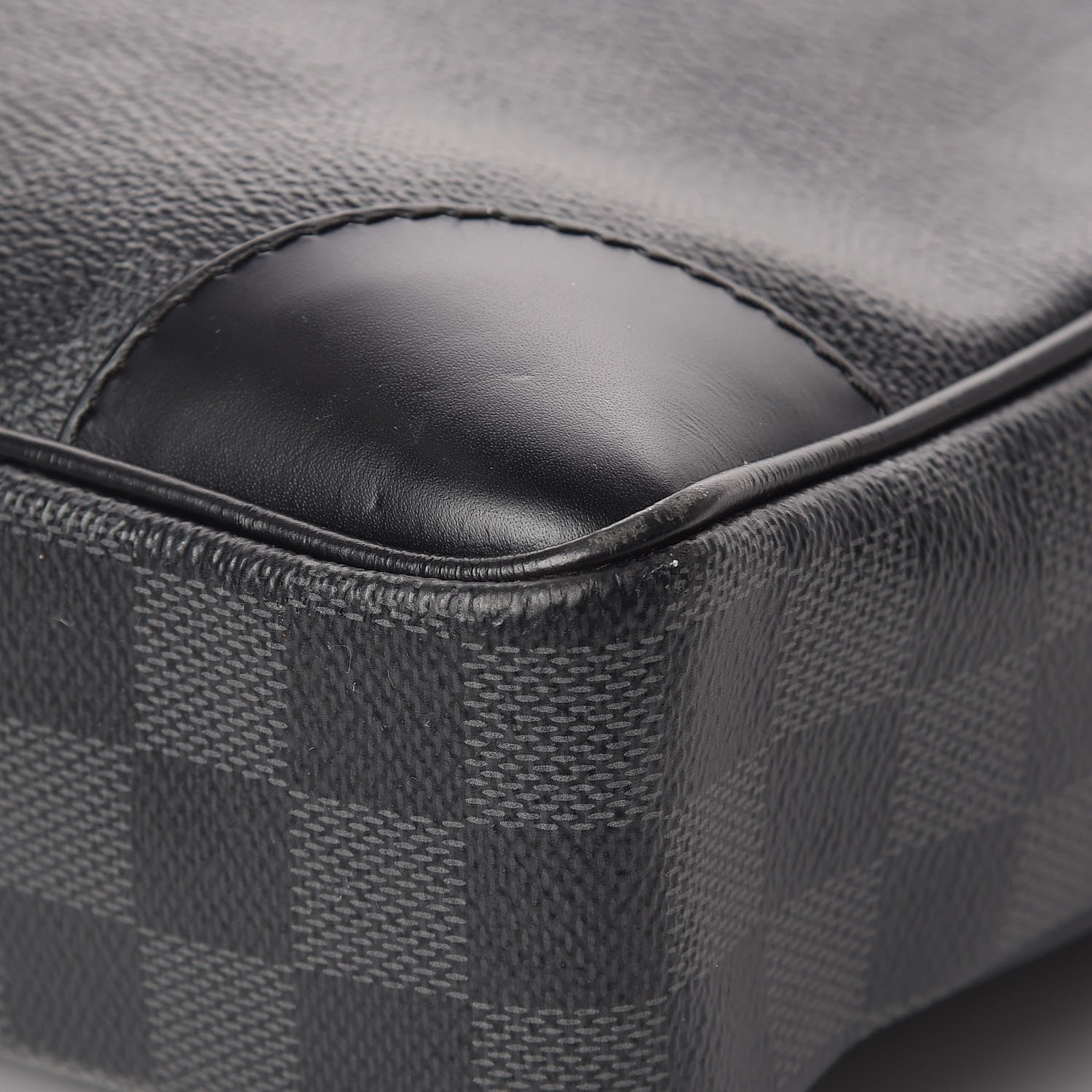 Louis Vuitton Damier Graphite Porte-Documents Voyage 8 of 11