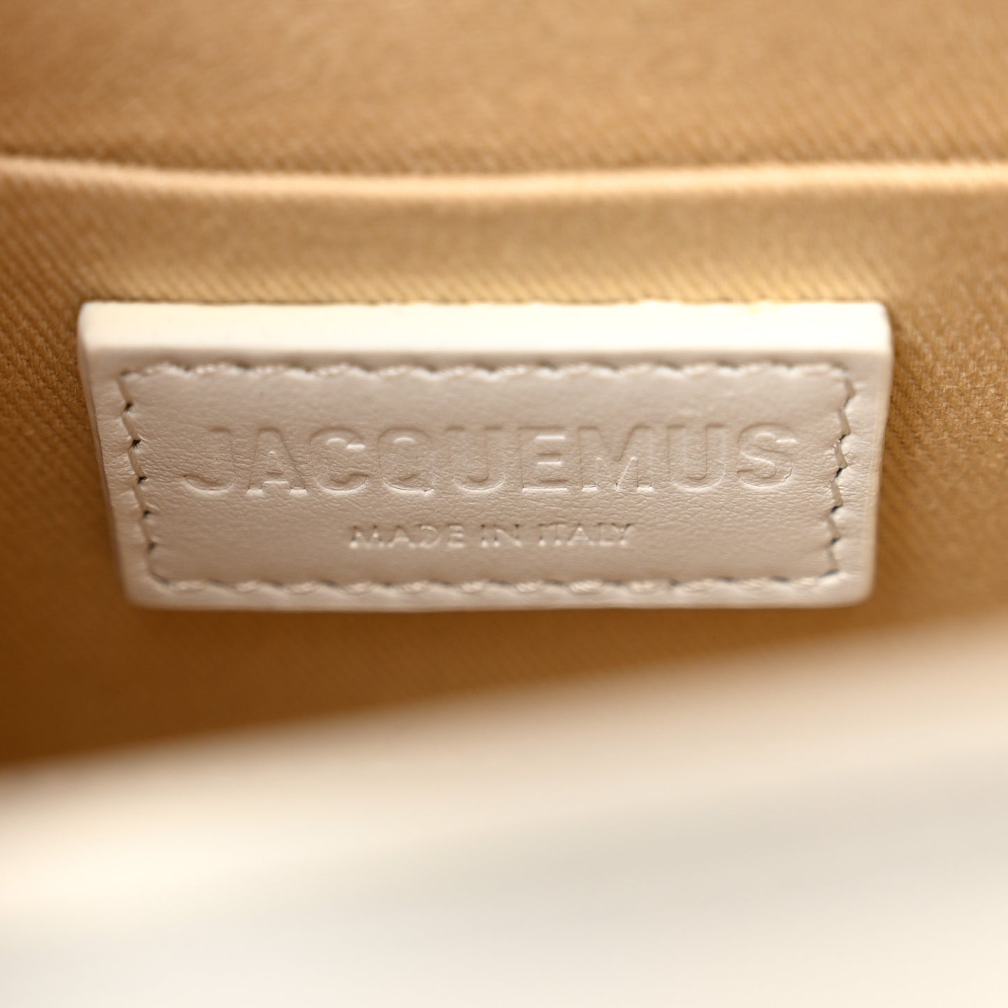Smooth Calfskin Le Chiquito Moyen White