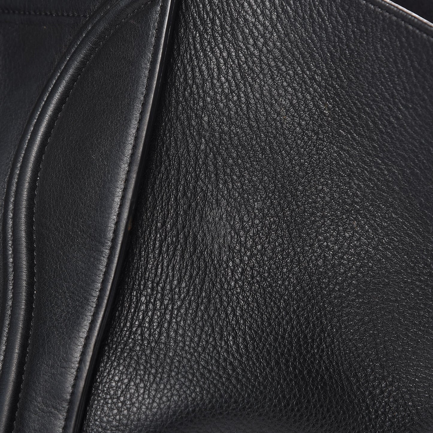 Supple Calfskin Medium Phantom Luggage Black