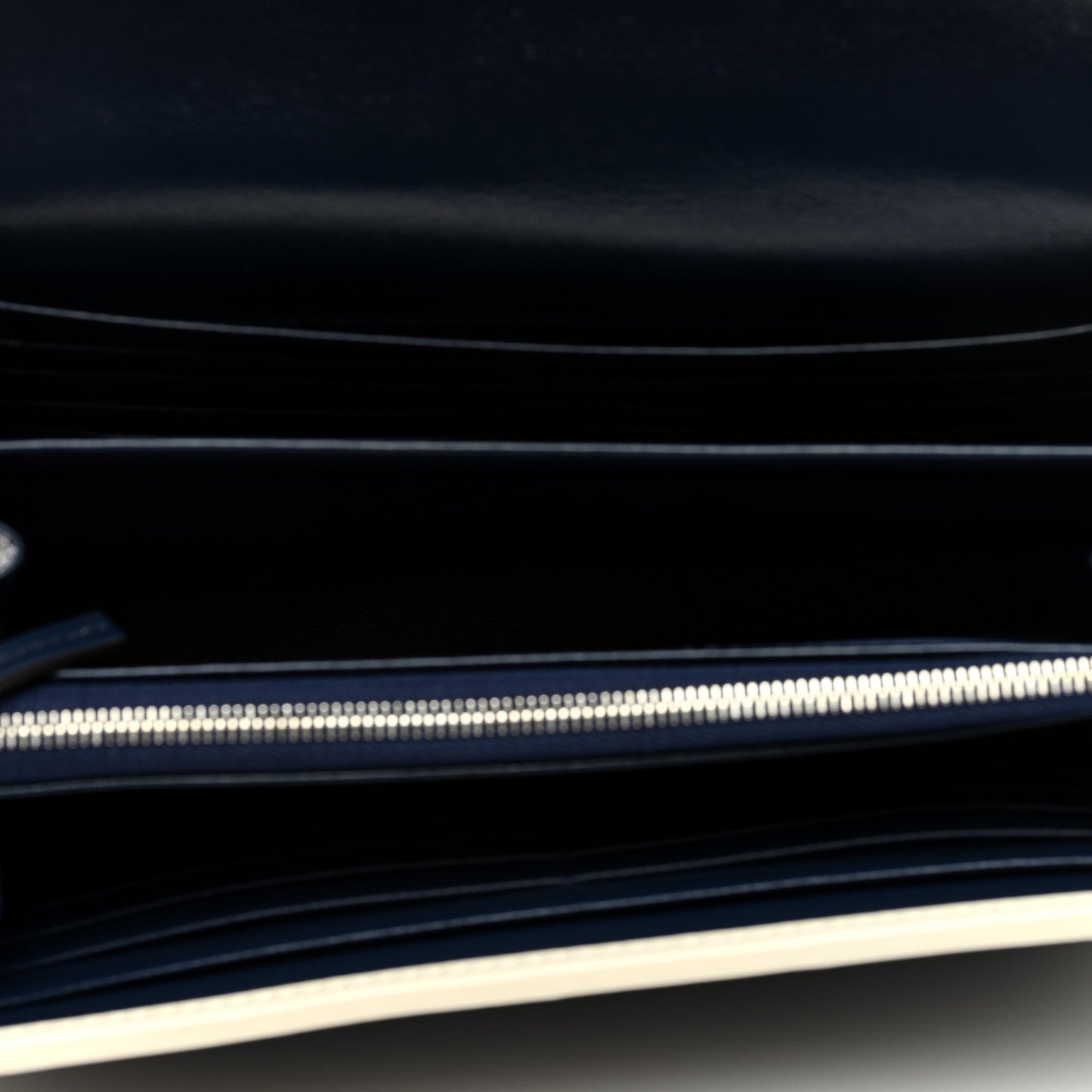 Vintage Effect Calfskin Matelasse Diagonal Torchon GG Marmont Chain Wallet Blue Agata Mystic White