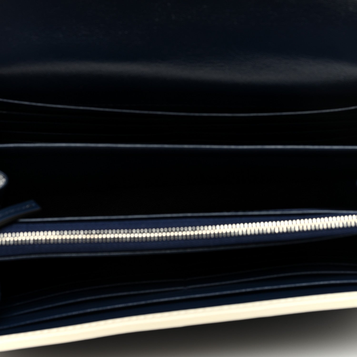 Gucci Vintage Effect Calfskin Matelasse Diagonal Torchon GG Marmont Chain Wallet Blue Agata Mystic White 5 of 9