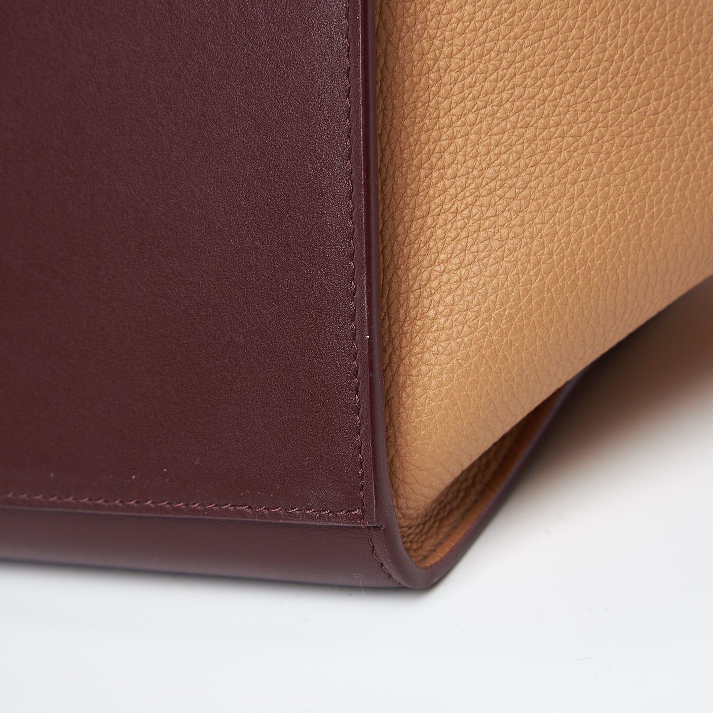 Satin Baby Grained Calfskin Small Trapeze Carmin