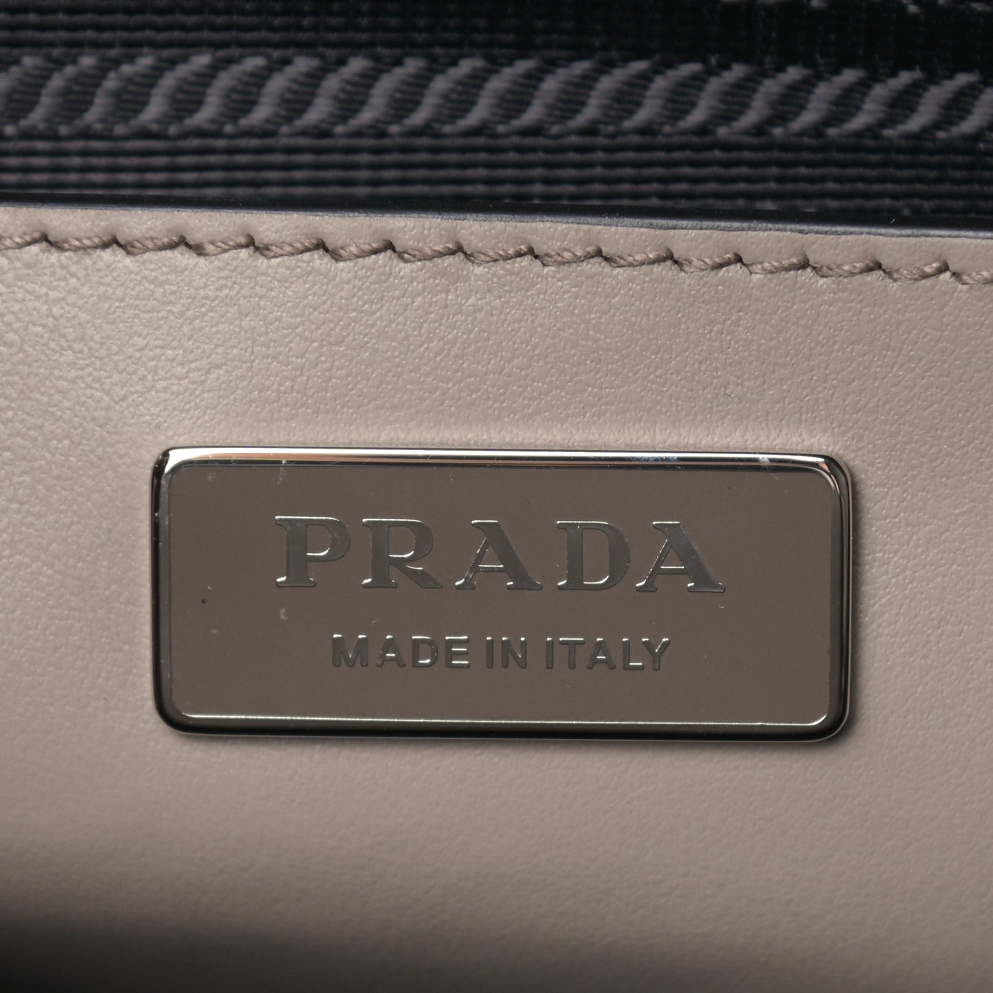 Saffiano Cuir Medium Tote Argilla
