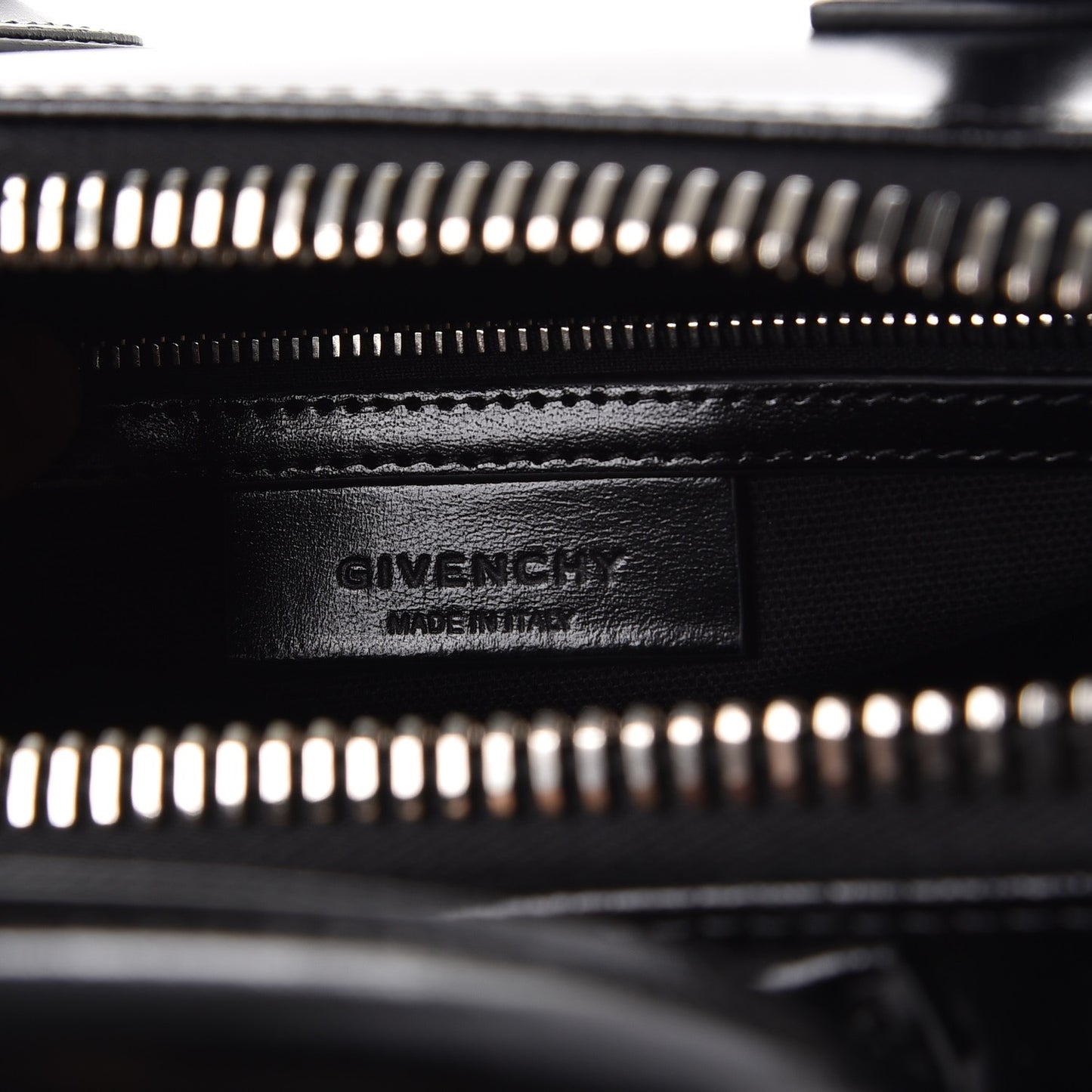 Shiny Lord Calfskin Small Antigona Black