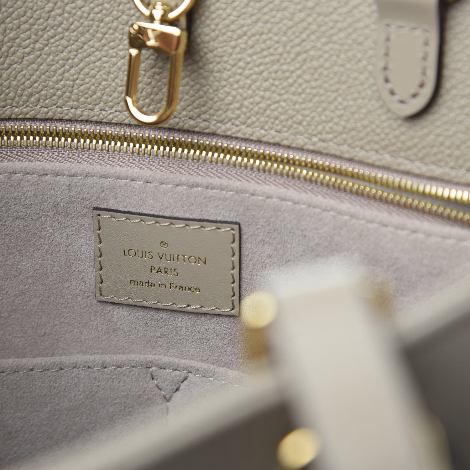 Louis Vuitton Empreinte Monogram Giant Onthego MM Tourterelle 9 of 10