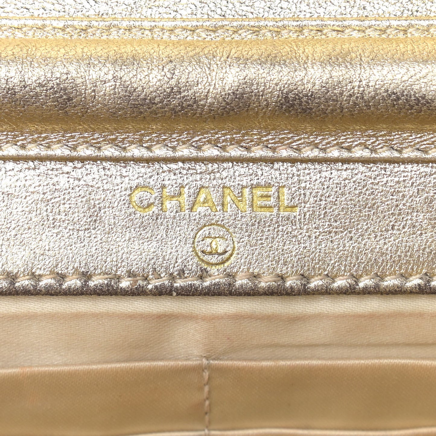 Nylon Travel Wallet On Chain WOC Metallic Gold
