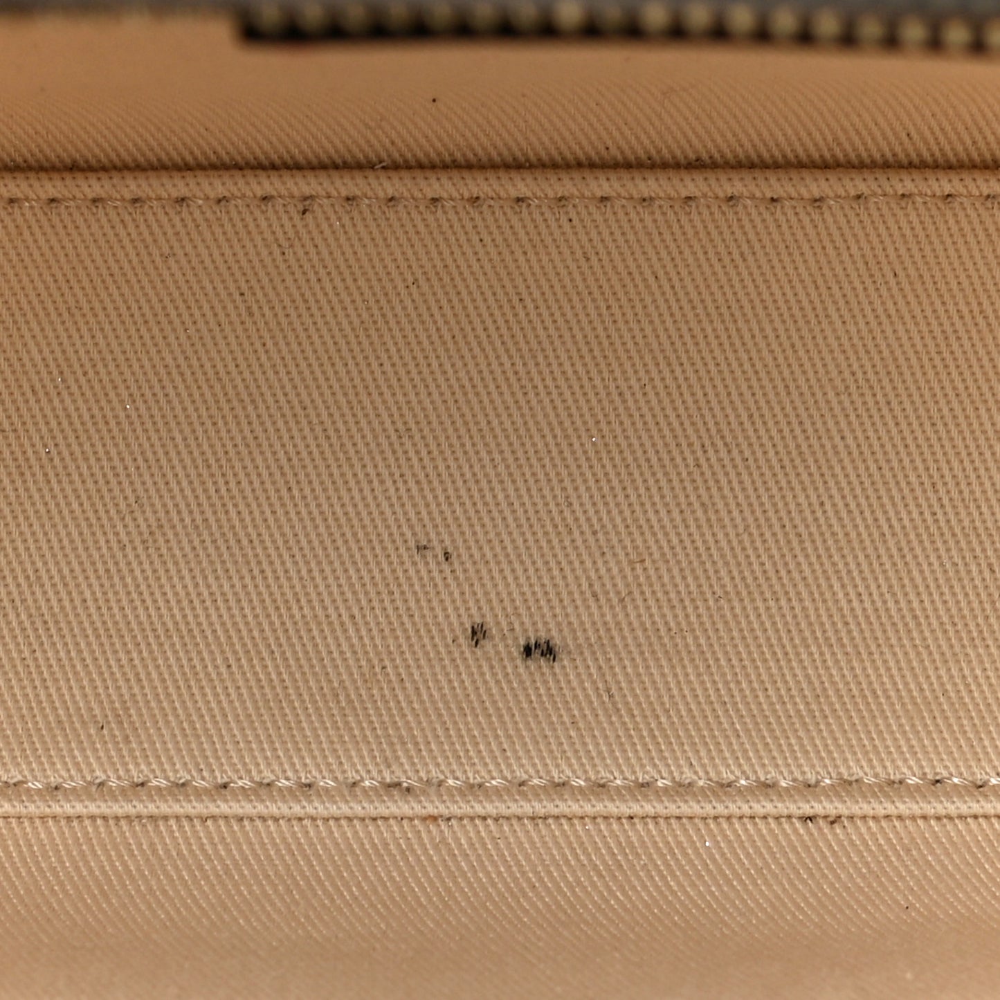 Pebbled Calfskin Medium Rockstud Flap Saddle Bag Pastel Grey