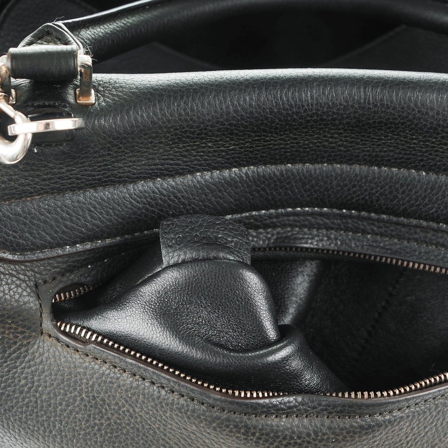 Drummed Calfskin Suede Medium Trapeze Black