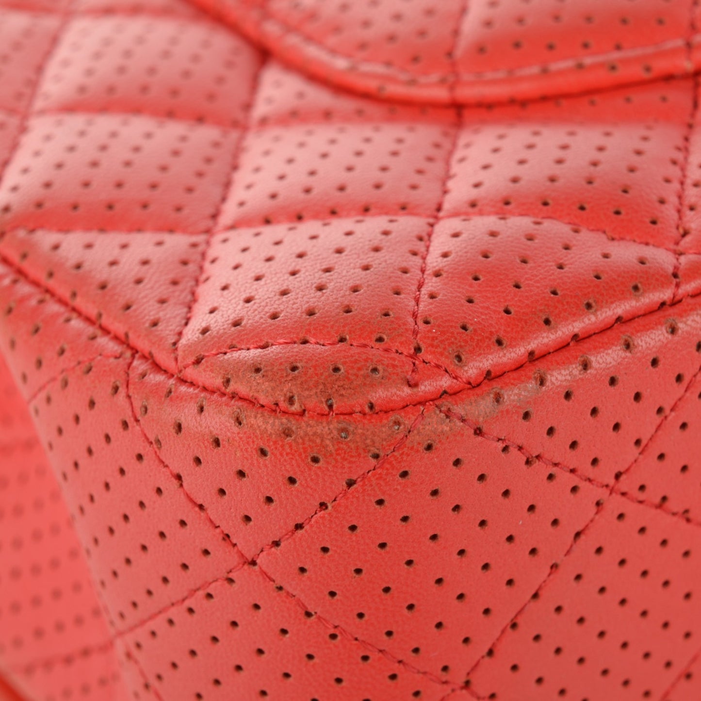 Lambskin Perforated Medium Double Flap Red