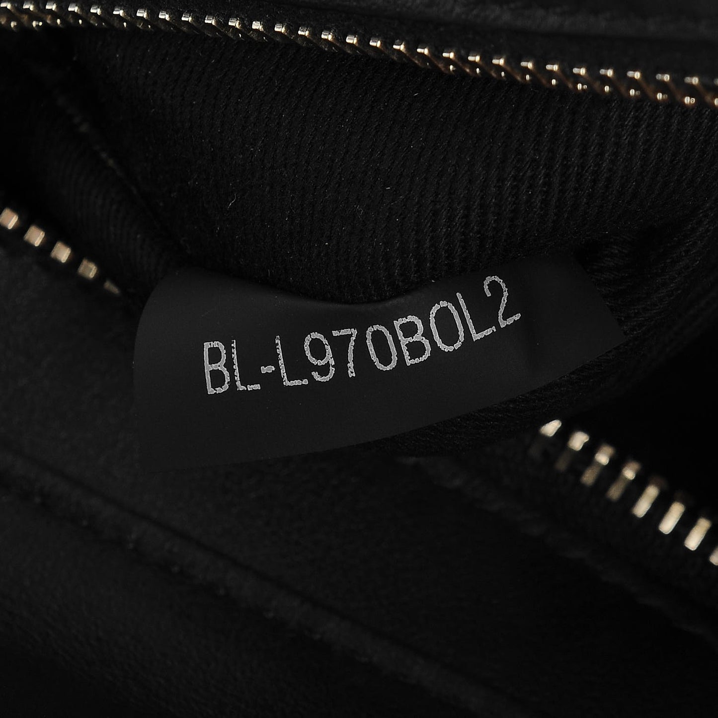 Vitello Medium Rockstud Tote Black