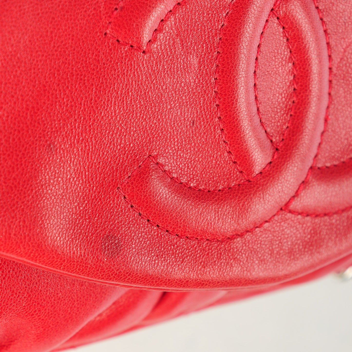 Lambskin Half Moon Wallet On Chain WOC Red