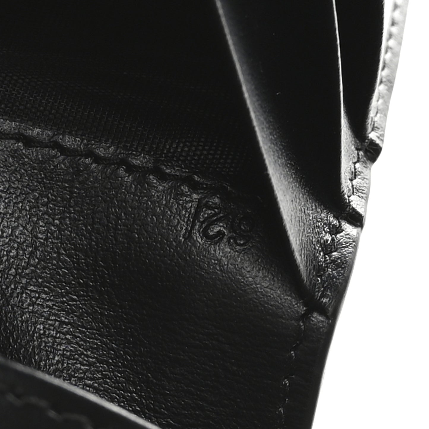 Vitello Daino Triangle Bi-Fold Card Holder Wallet Black