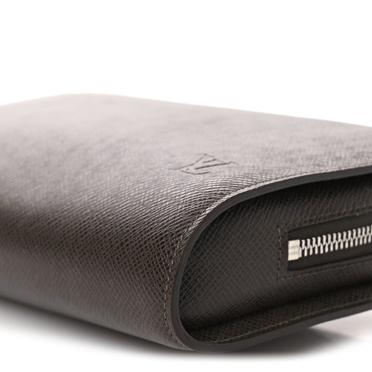 Louis Vuitton Taiga Baikal Pochette Grizzli 9 of 11
