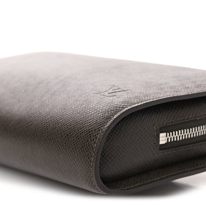 Louis Vuitton Taiga Baikal Pochette Grizzli 9 of 11