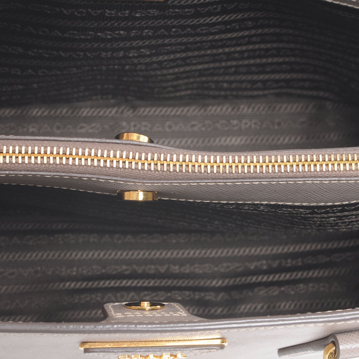 Saffiano Lux Medium Tote Argilla