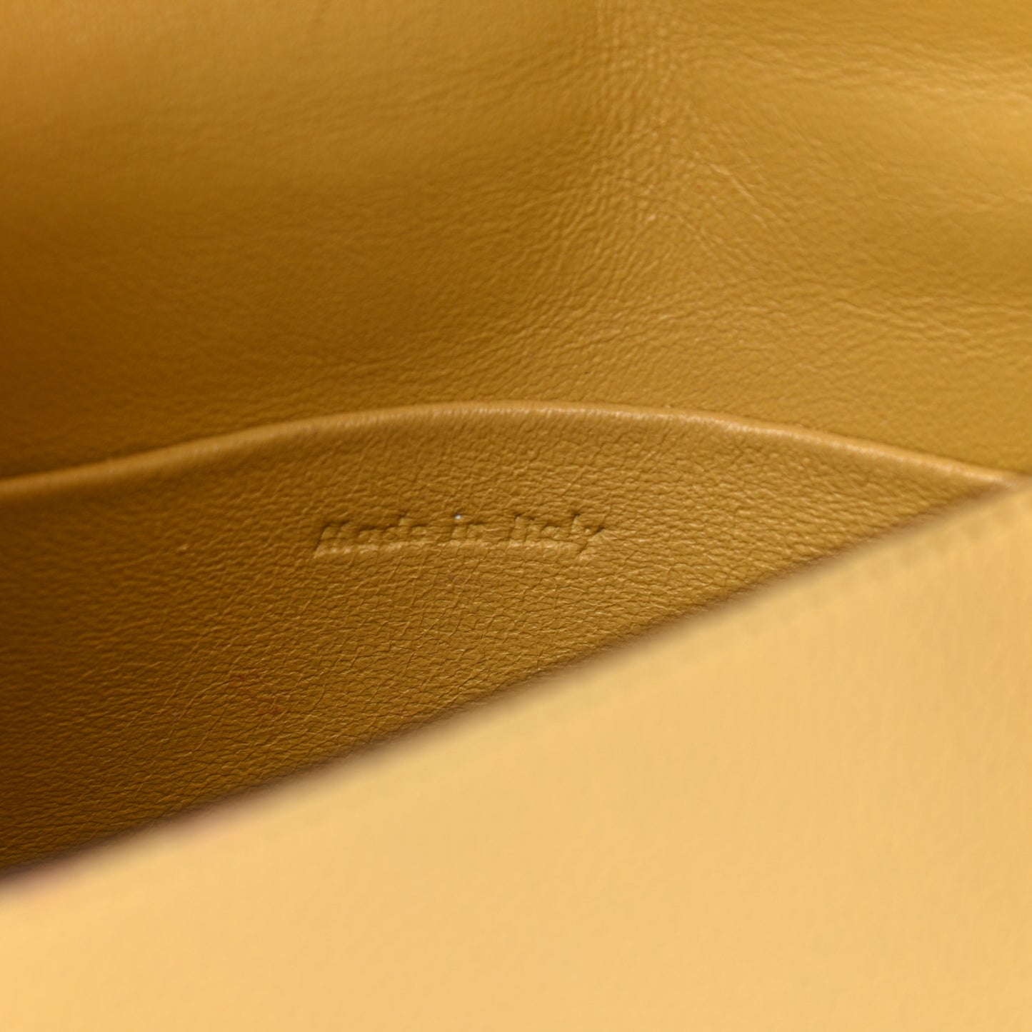 Grained Calfskin Small Trotteur Vanilla