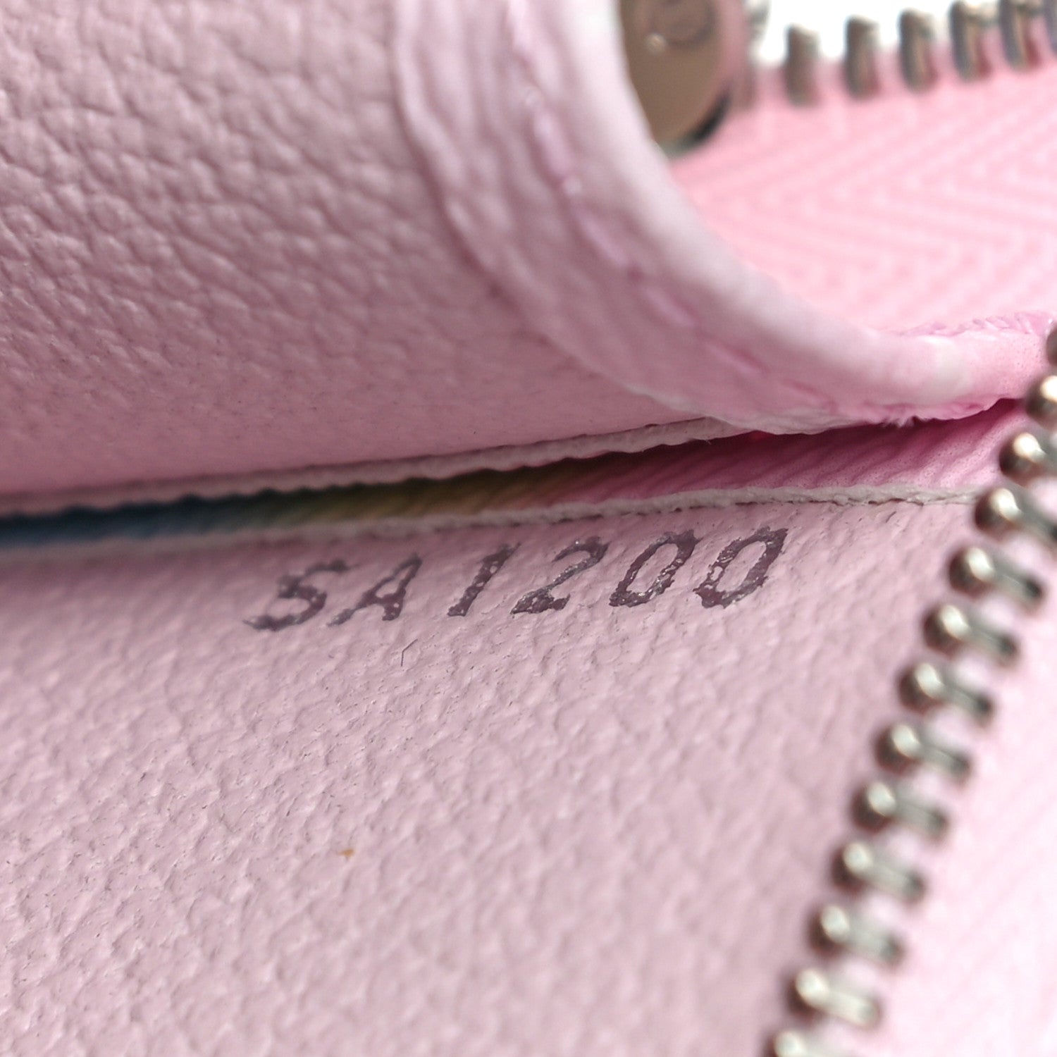 Louis Vuitton Monogram Escale Toiletry Pouch 26 Pastel 7 of 10