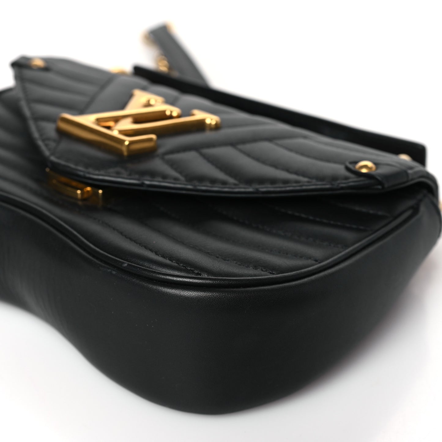 Calfskin New Wave Chain MM Black