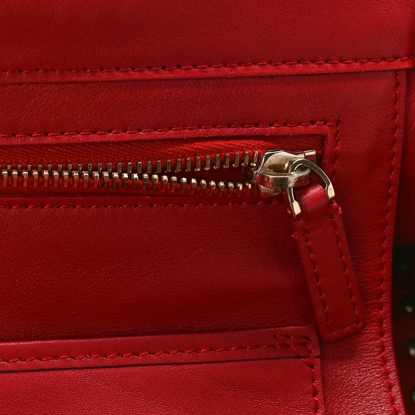 Vitello Monochrome Small Rockstud All Over Tote Rosso Valentino