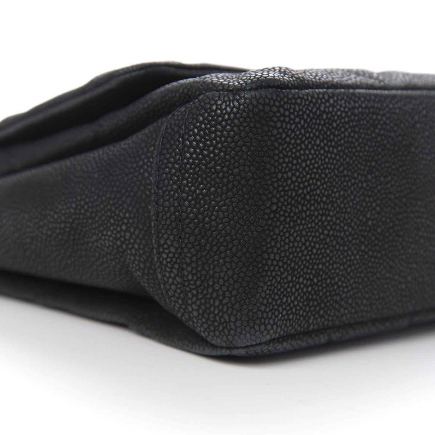 Iridescent Caviar Quilted Medium Lady Pearly Flap Black