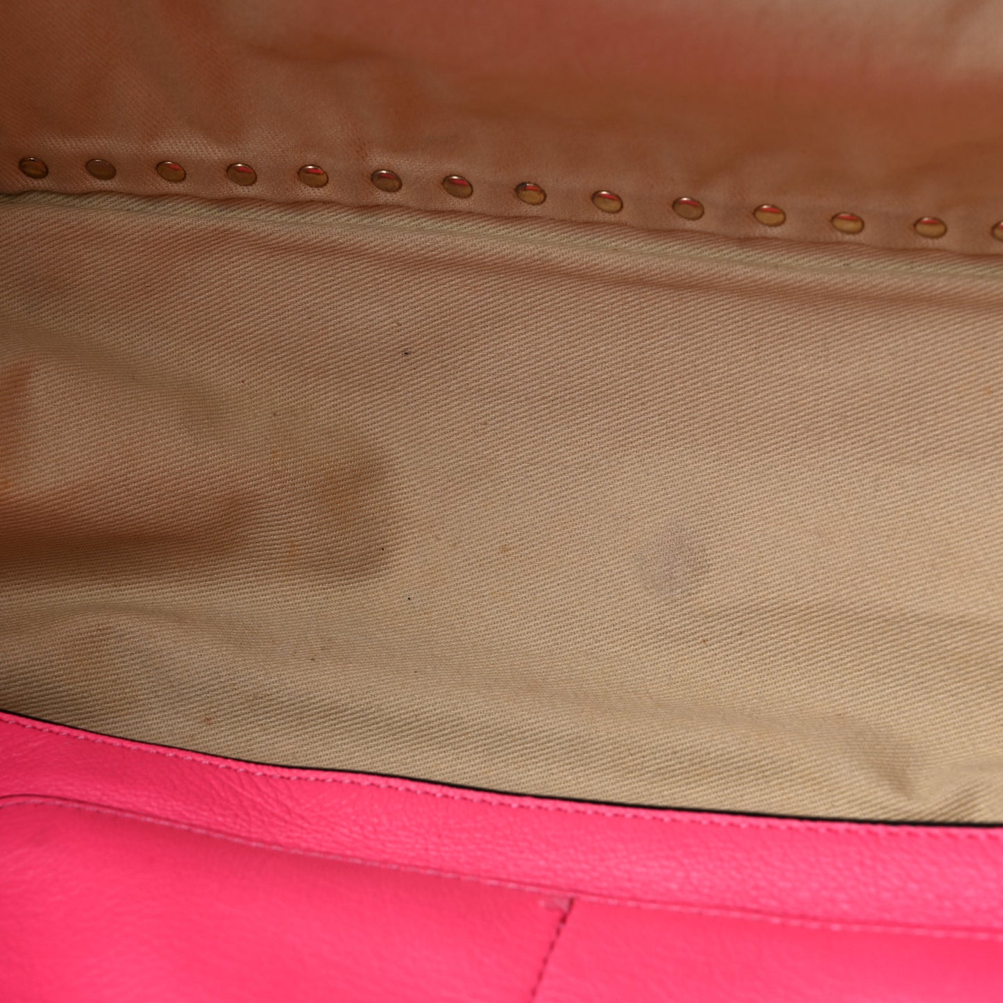 Vitello Medium Rockstud Tote Fuxia Fluo