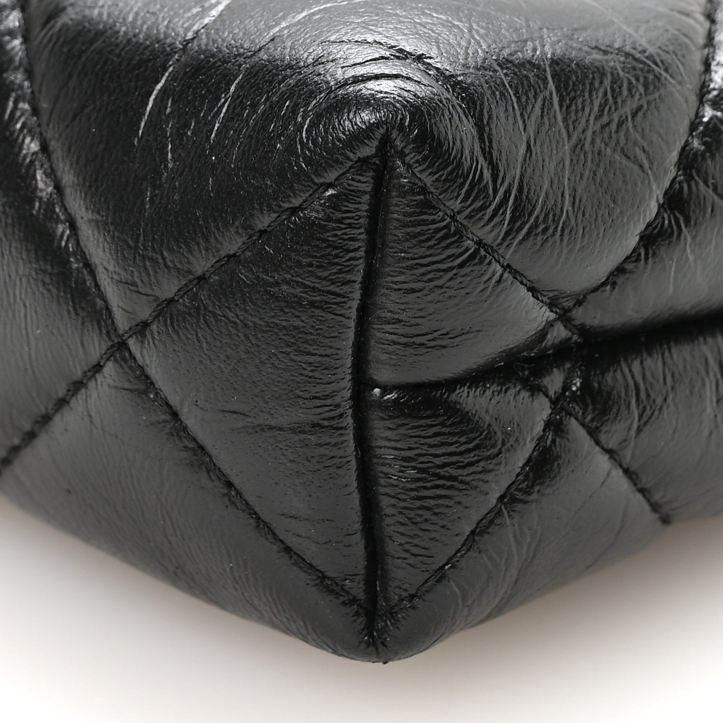 Shiny Aged Lambskin Quilted Kiss Lock Clutch With Chain Black