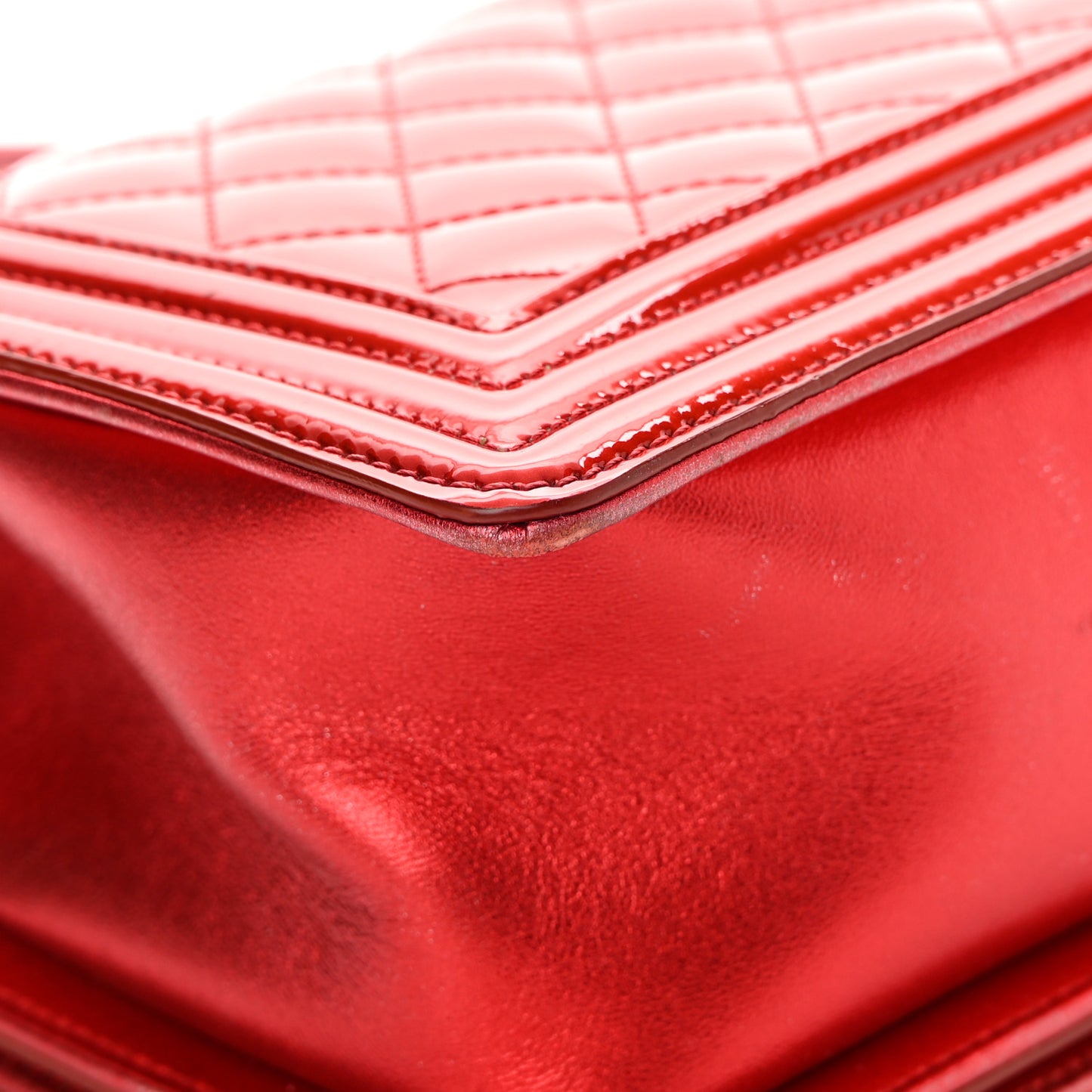 Metallic Patent Calfskin Quilted Medium Boy Flap Red