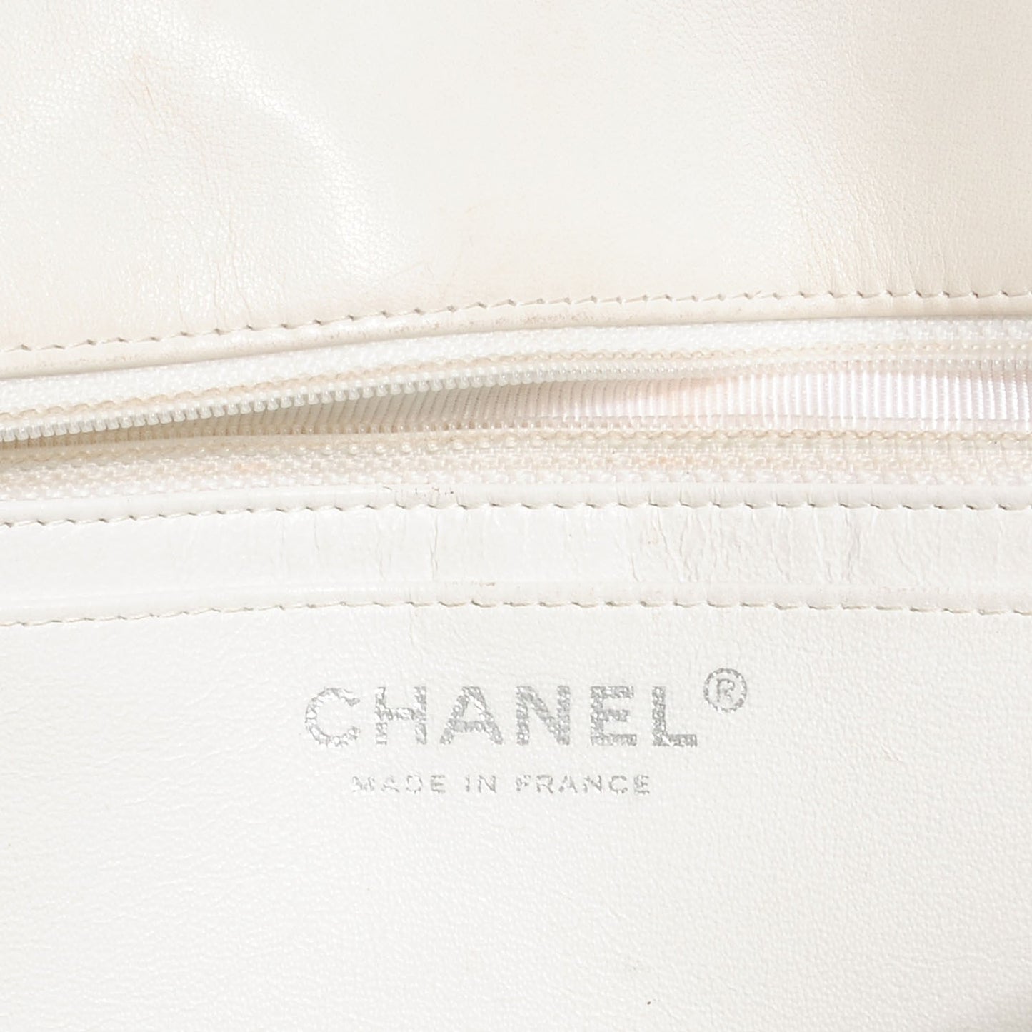 Distressed Patent Jumbo Single Flap White