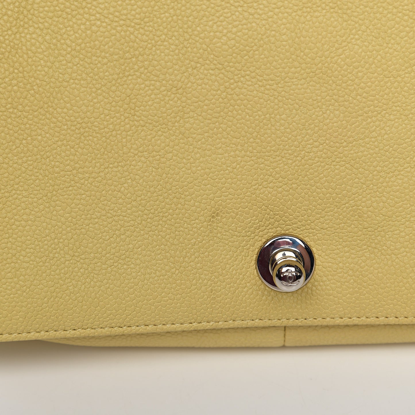 Caviar Quilted Medium Boy Flap Light Yellow