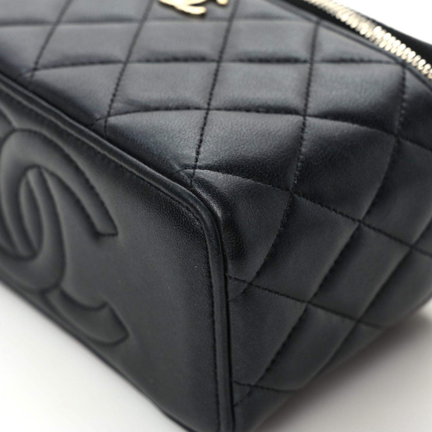 Lambskin Quilted Small Top Handle Vanity Case With Chain Black