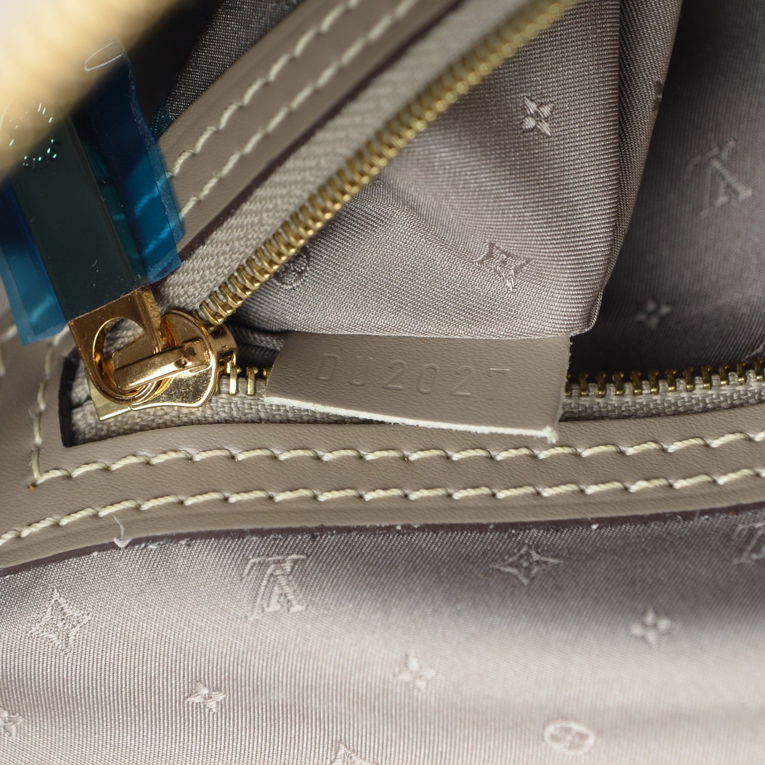 Louis Vuitton Suhali Lockit MM Greige 7 of 7