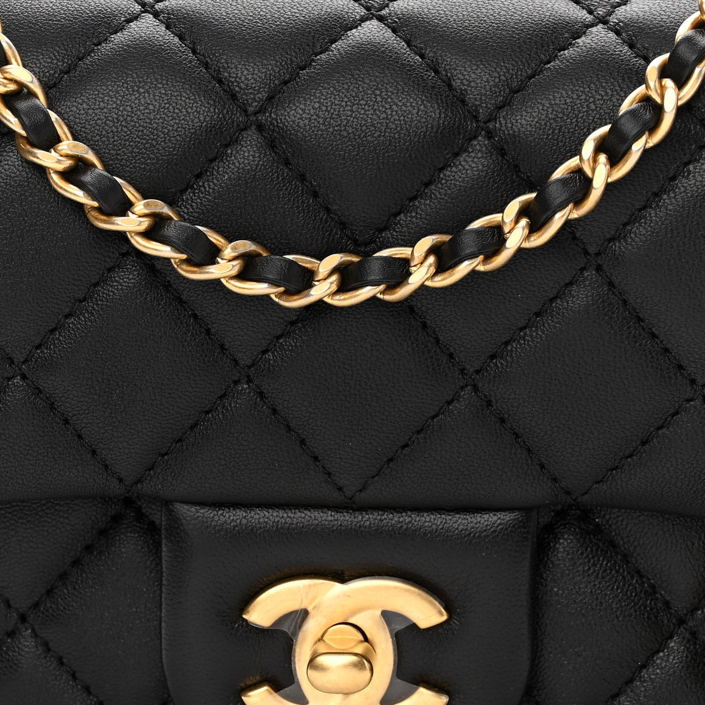 Lambskin Quilted Mini Pearl Crush Flap Black