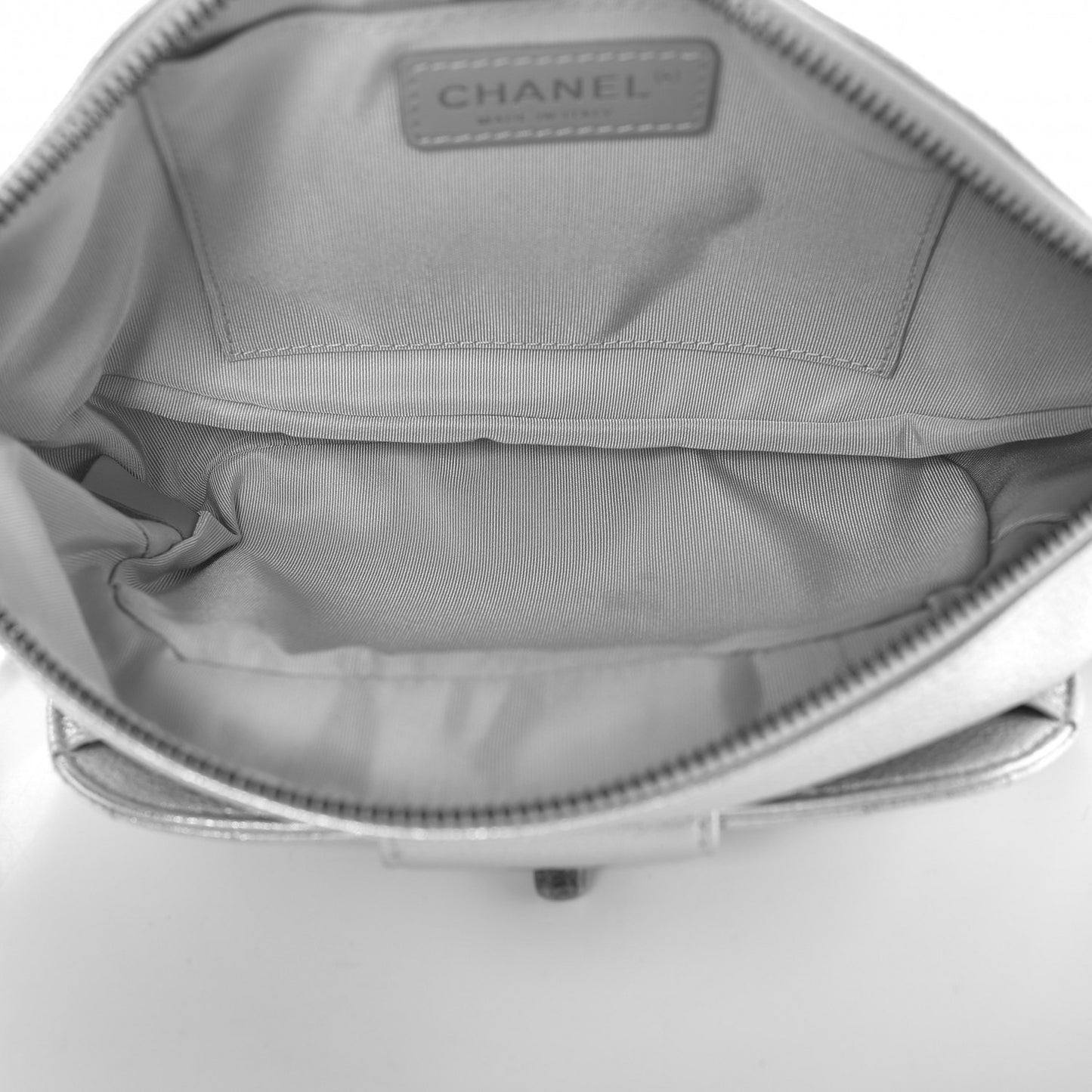 Metallic Grained Calfskin Quilted Casual Rock Waist Bag Fanny Pack Silver