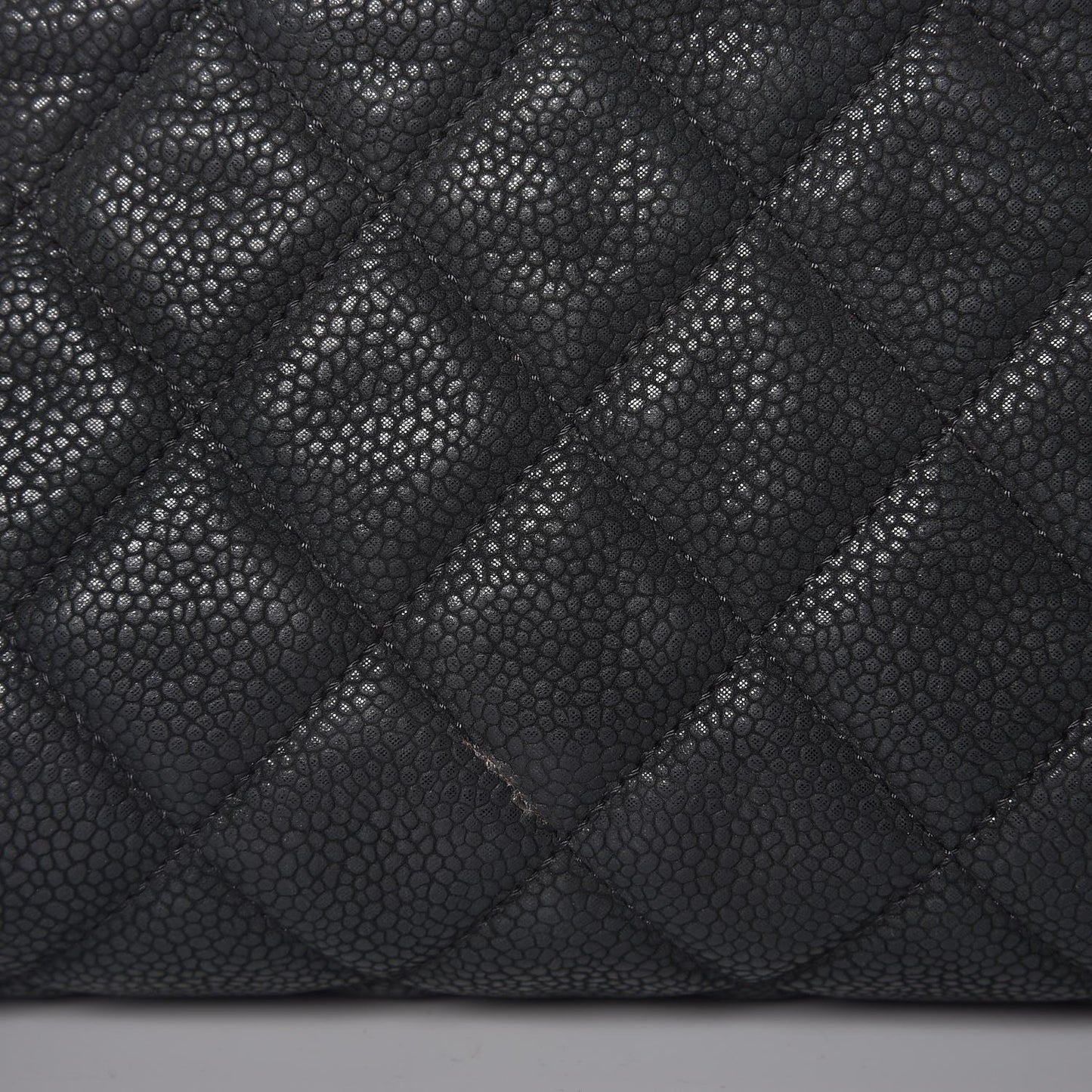 Iridescent Caviar Medium Lady Pearly Flap Black