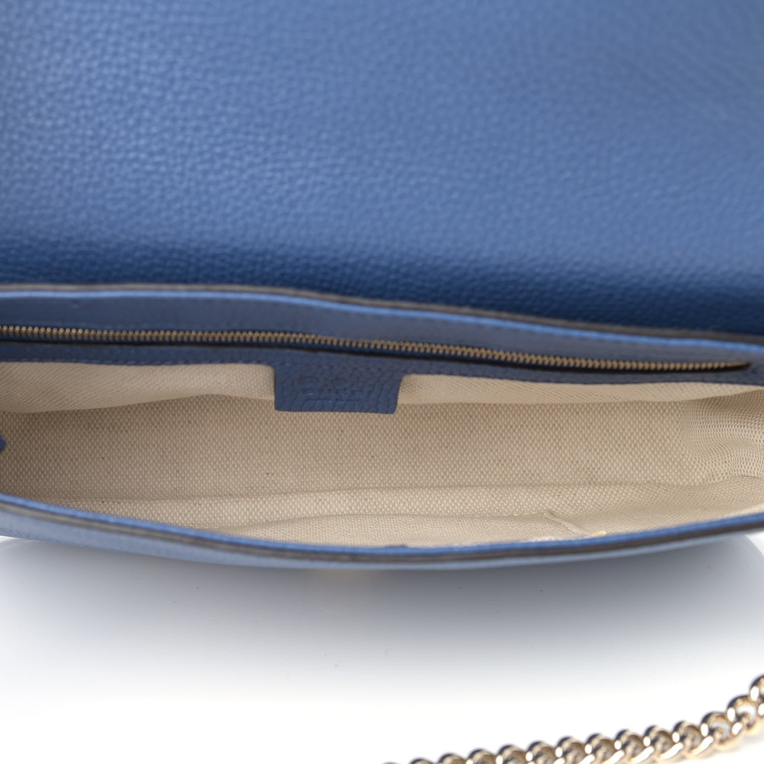 Gucci Pebbled Calfskin Medium Soho Flap Crossbody Caspian 5 of 9