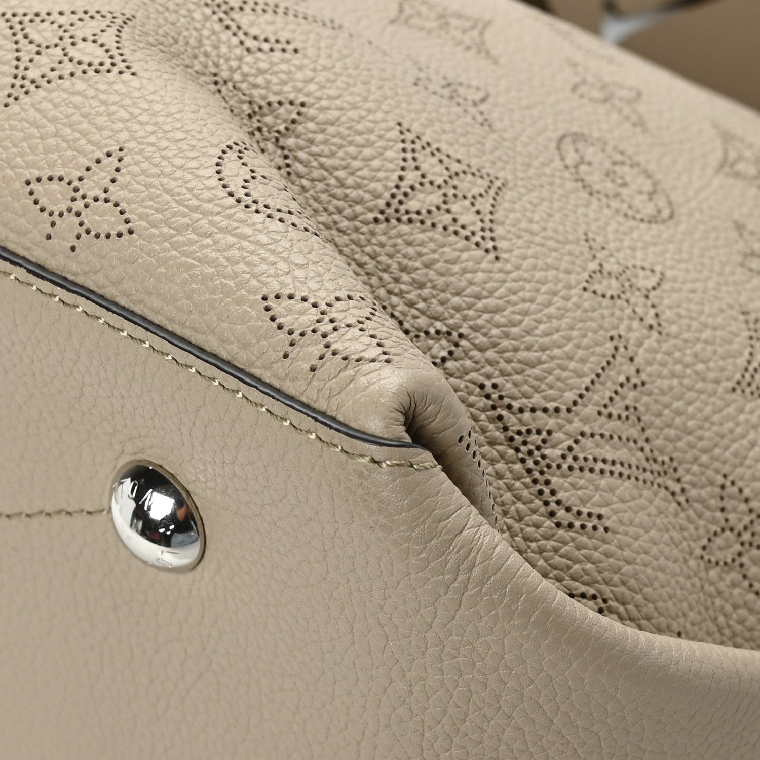 Louis Vuitton Mahina Beaubourg Hobo MM Galet 8 of 10
