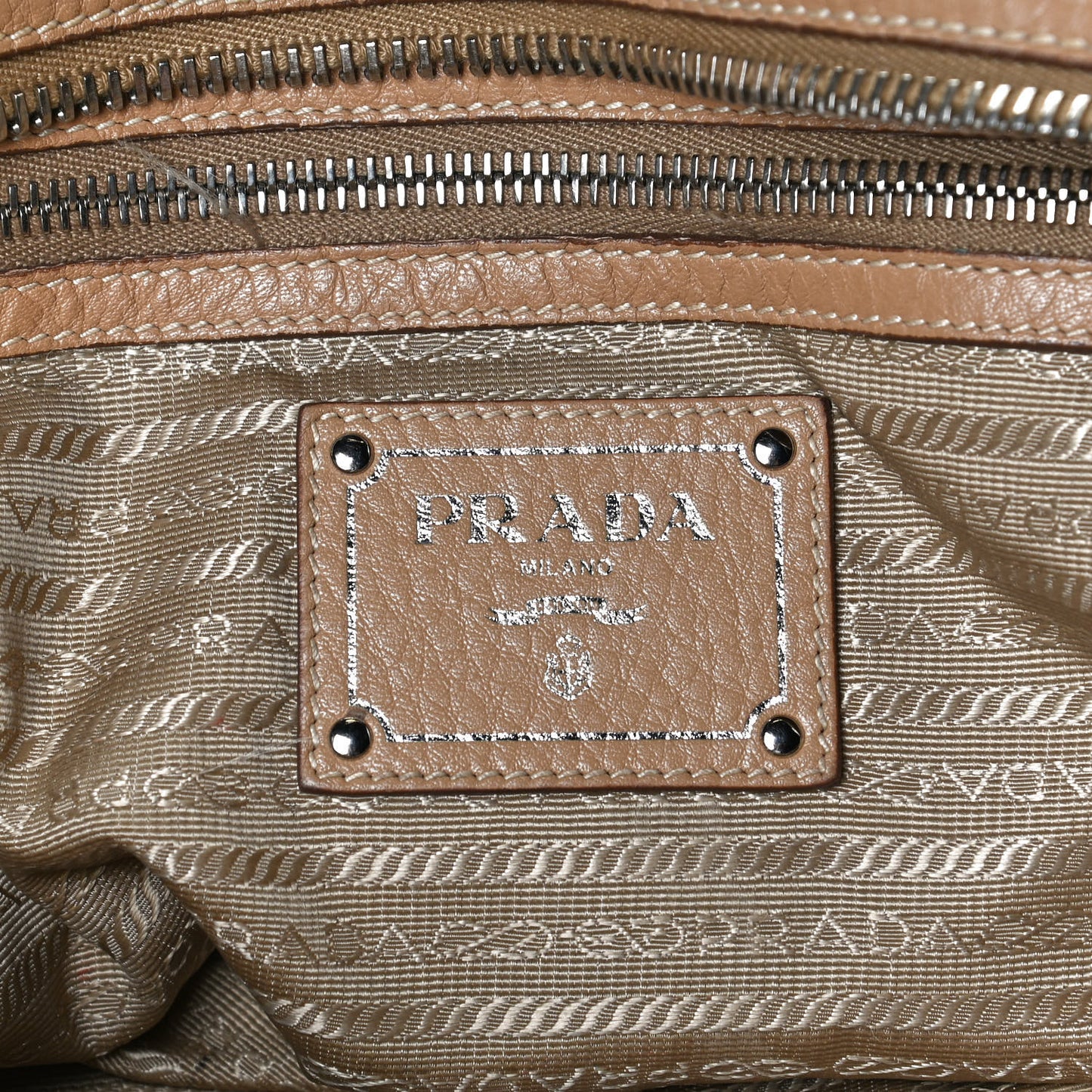 Vitello Daino Embossed Logo Bowler Sughero