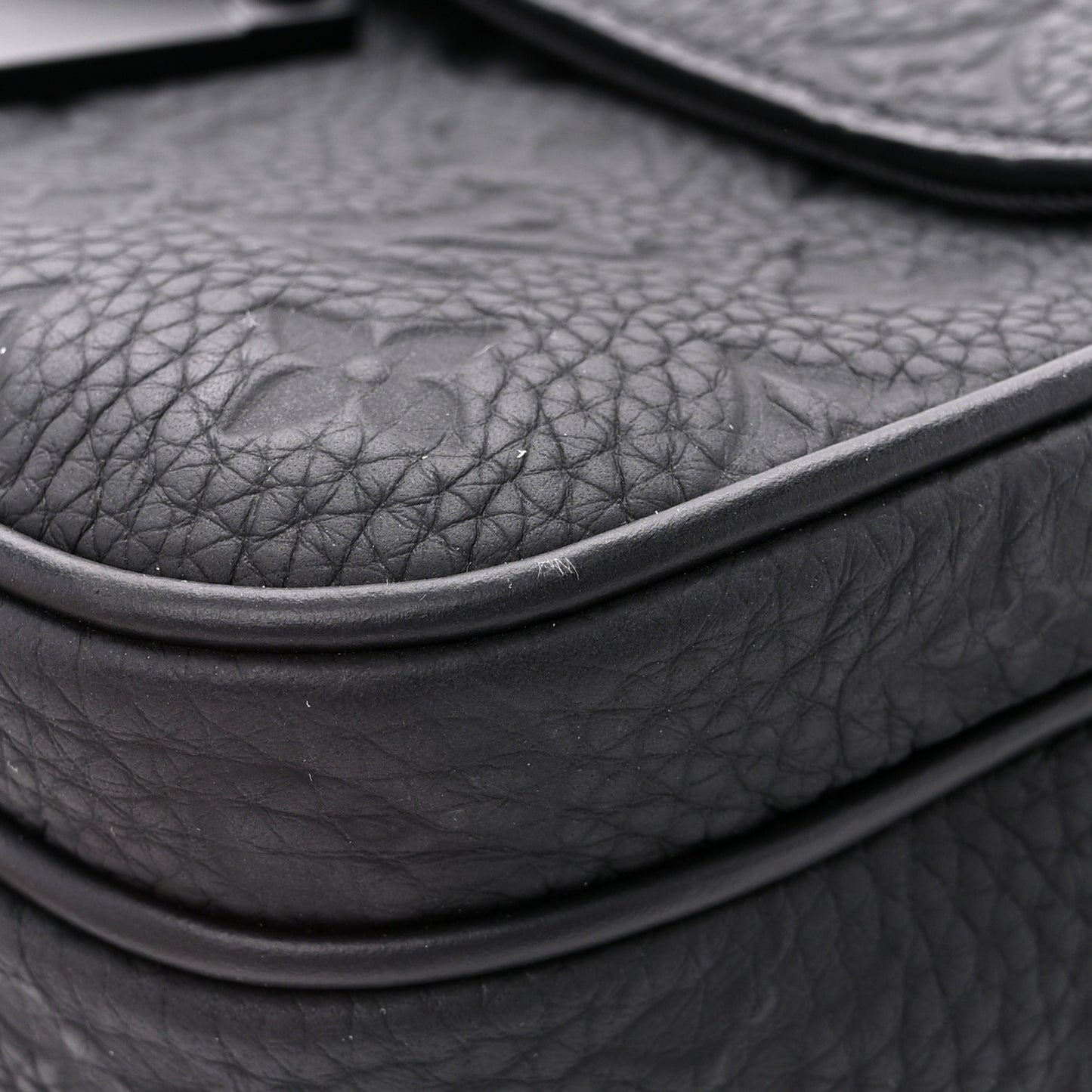 LOUIS VUITTON Taurillon Monogram S Lock Messenger Black