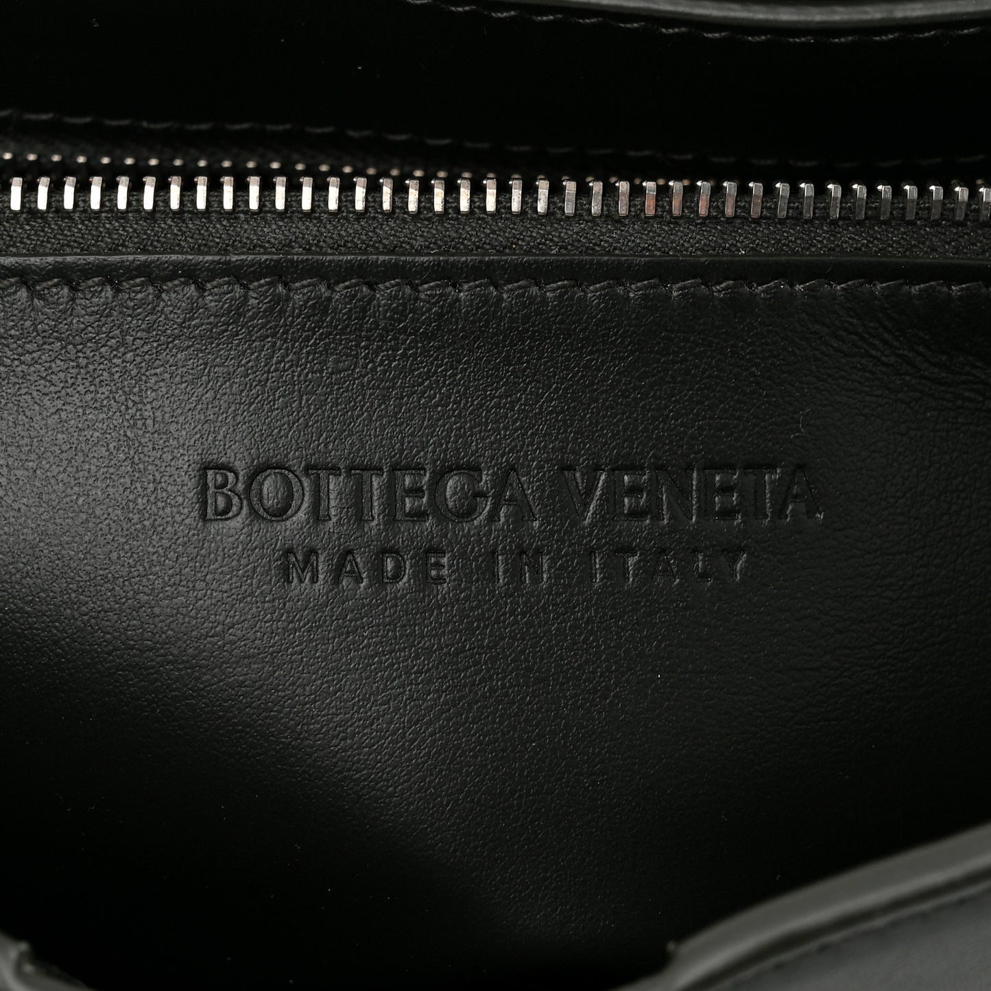 Calfskin Maxi Intrecciato Versatile Cassette Bag Dark Green