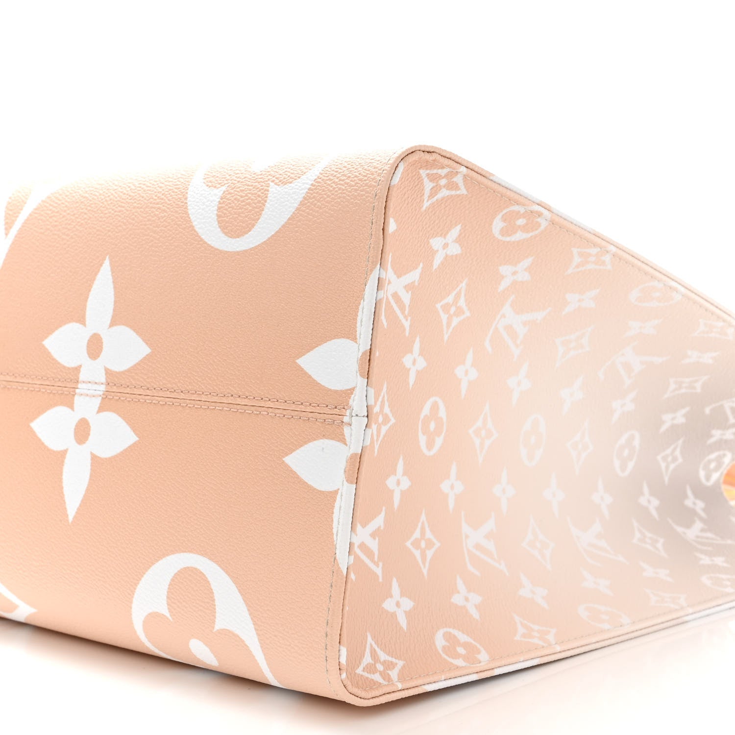 Louis Vuitton Monogram Giant By The Pool Onthego GM Brume 9 of 10