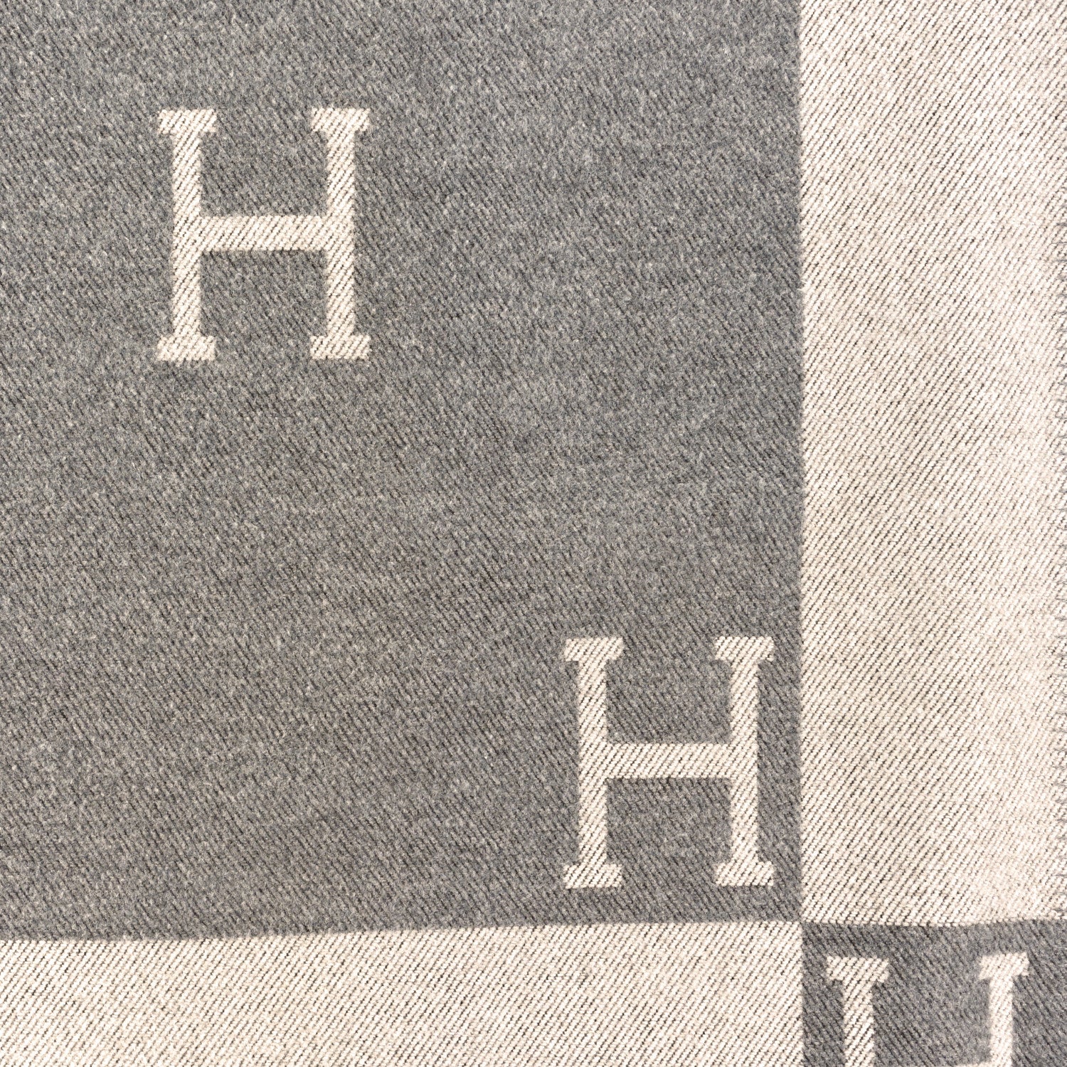 Hermes Wool Cashmere Signature Avalon Blanket Gris Perle Gris Fonce 3 of 3