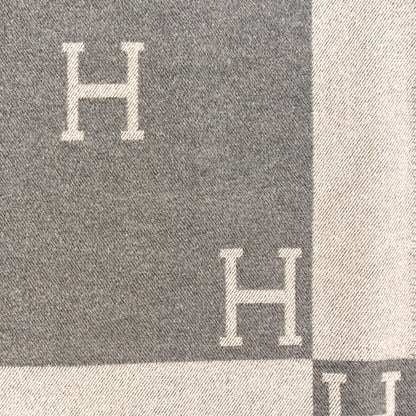 Hermes Wool Cashmere Signature Avalon Blanket Gris Perle Gris Fonce 3 of 3