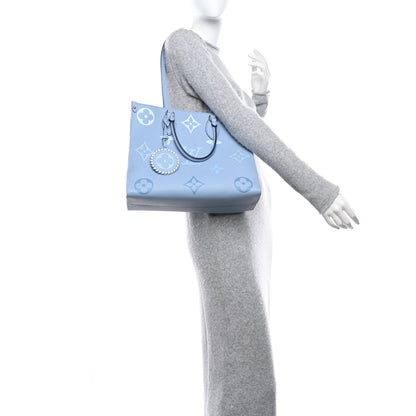 Louis Vuitton Empreinte Monogram Giant By The Pool Onthego MM Summer Blue 2 of 10