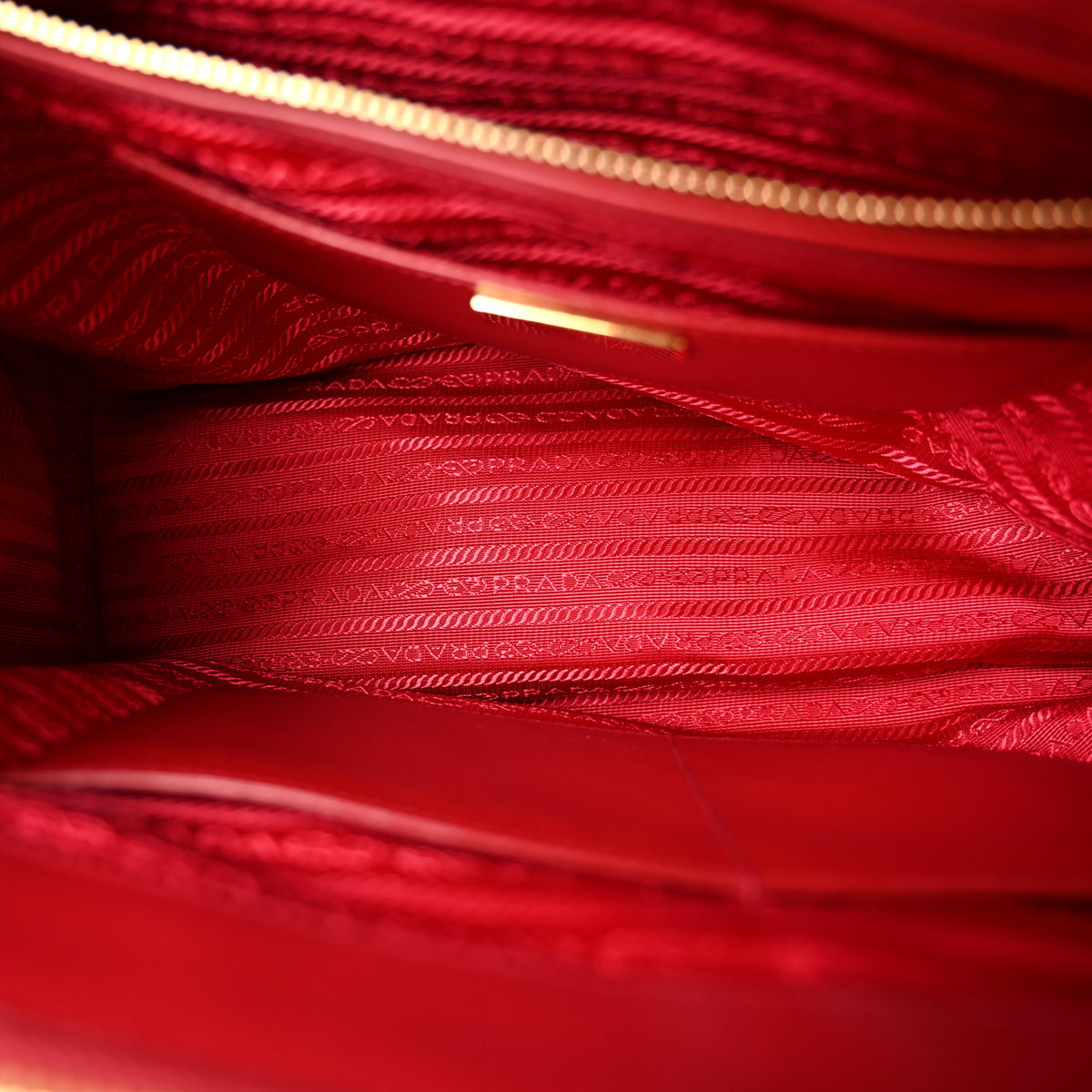 Saffiano Medium Galleria Double Zip Tote Fuoco