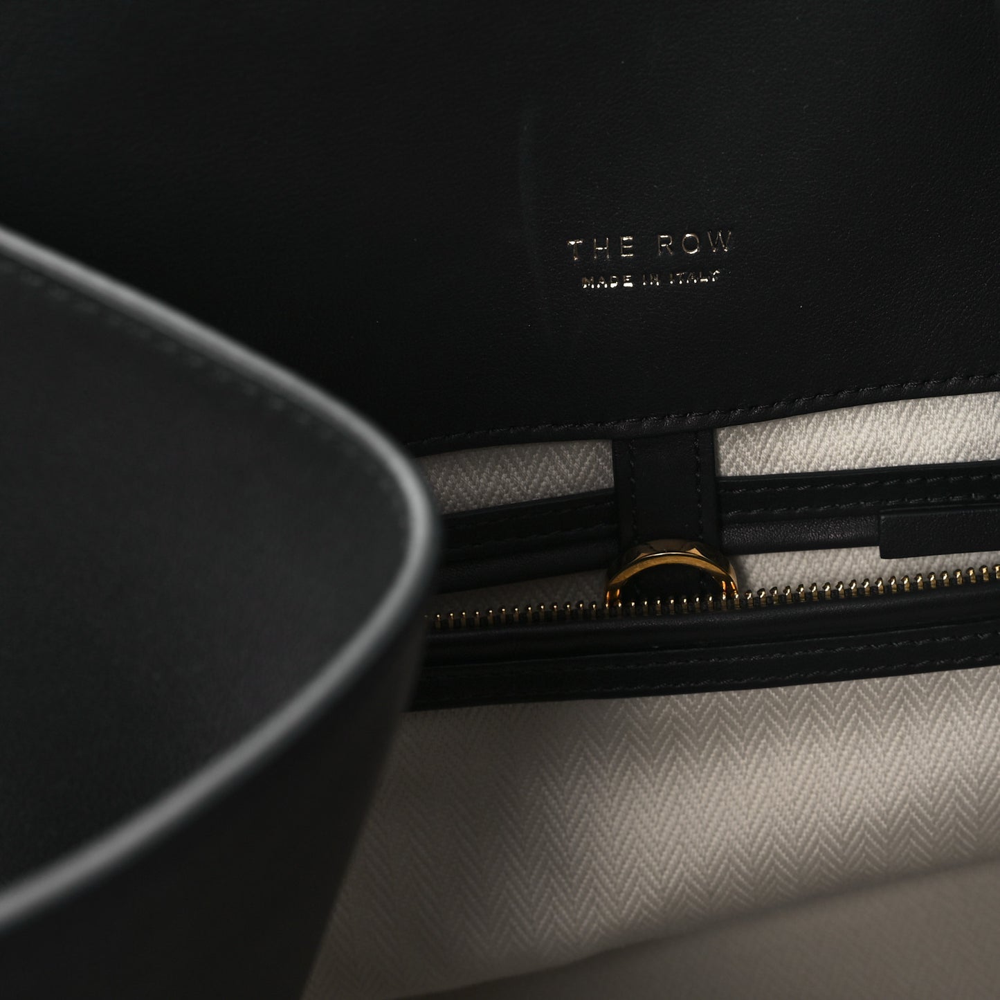 Polished Saddle Calfskin Soft Margaux 15 Black