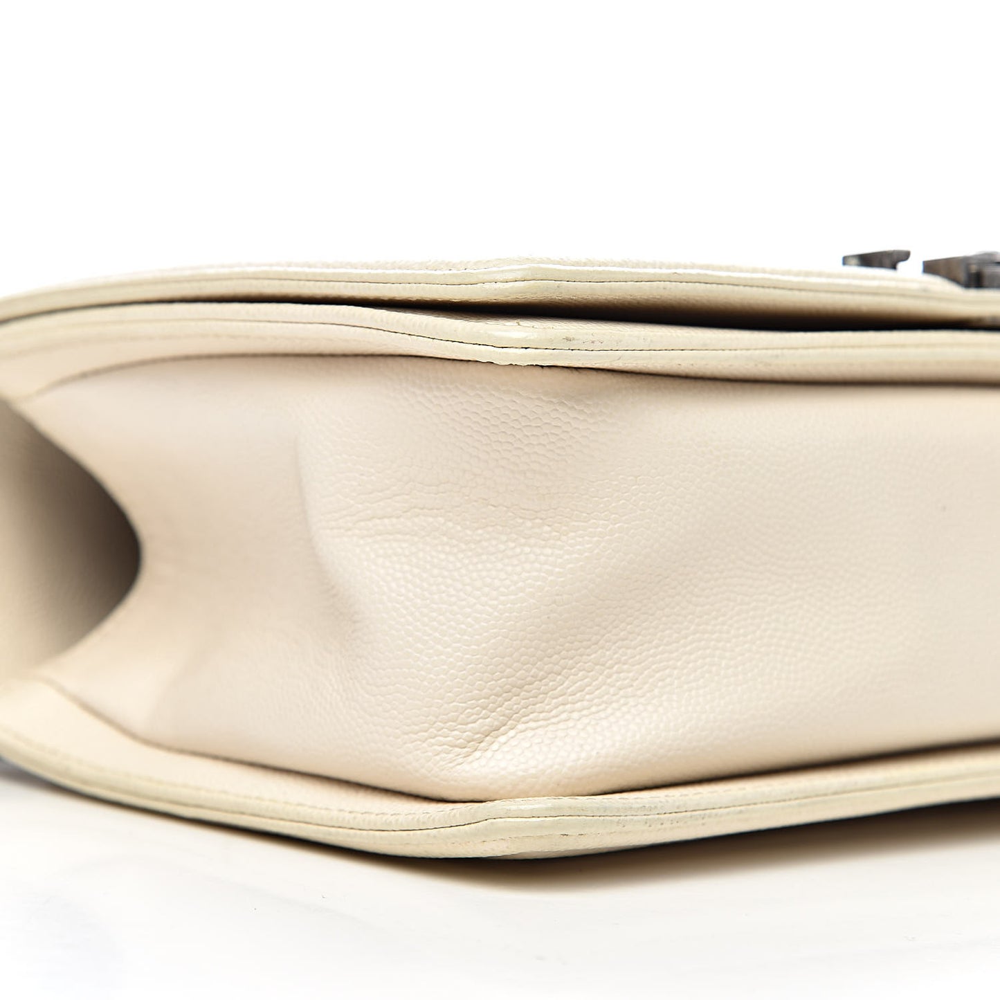 Caviar Quilted Medium Boy Flap Ivory