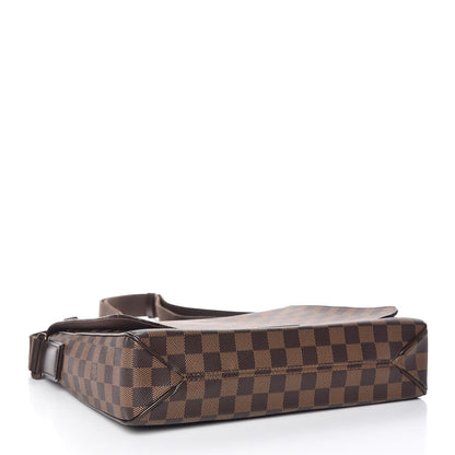 Louis Vuitton Damier Ebene District MM 4 of 9