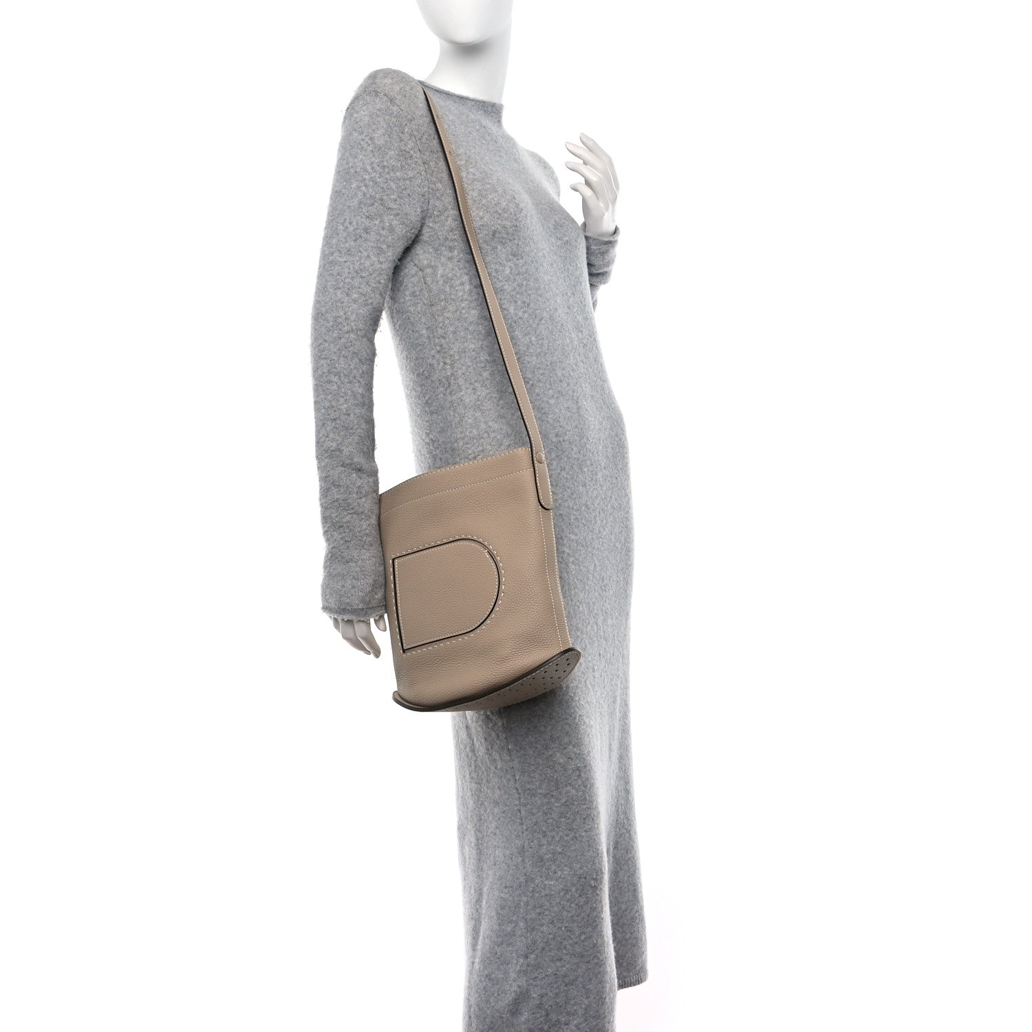 Delvaux Taurillon Pin Daily Surpique Bucket Sand 2 of 9